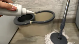 Добавляю 1 каплю в воду для мытья полов - пыль облетает квартиру стороной 14 дней