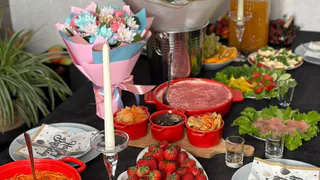 Станет хитом Нового года-2025: поставьте на стол салат «Новогодняя хлопушка» — Зелёная Деревянная Змея оценит такое