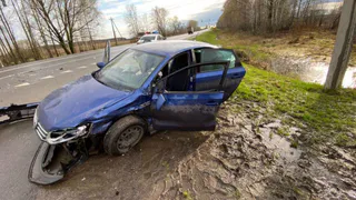 В Рязанском районе в ДТП с Land Cruiser пострадала водитель Volkswagen Polo