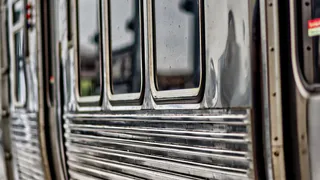 В Александровском районе под колесами пассажирского поезда погиб человек