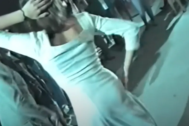 Под эту песню девушки очень активно танцевали на дискотеках 90-х