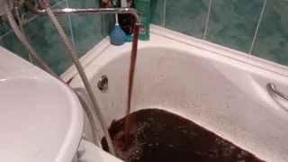 «Кока-кола по-рязански»: из крана горожан вместо воды течёт тёмная жижа