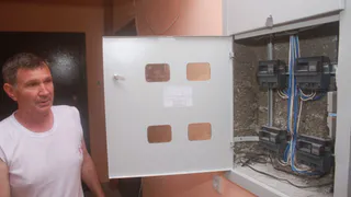 "Неужели наши родители не заслужили элементарные удобства?": рязанец пожаловался на слабое электронапряжение в доме