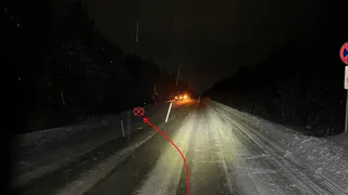 В Коми неопытный автомобилист потерял контроль и перевернулся за пределами трассы