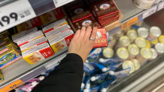 Больше не боюсь нарваться на подделку: вот как легко проверяю сливочное масло — в магазине и дома