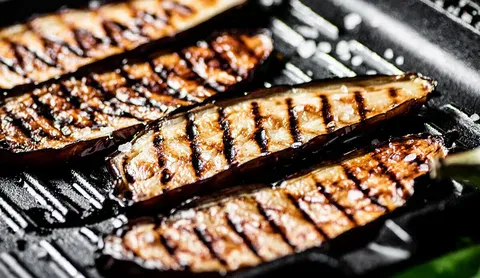 Вместо мяса теперь лопаем баклажаны: идеально на мангале - теща подавилась соком, никто не смеялся