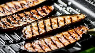 Вместо мяса теперь лопаем баклажаны: идеально на мангале - теща подавилась соком, никто не смеялся