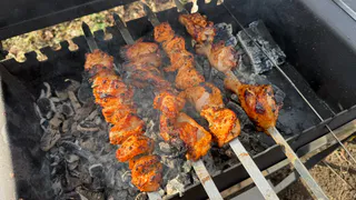 Вот как грузины маринуют мясо для шашлыка - забудьте об уксусе, майонезе и соевом соусе навсегда. Просто тает во рту