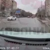В Казани по видео нашли женщину-водителя, которая едва не задавила человека