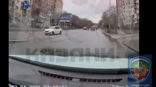 В Казани по видео нашли женщину-водителя, которая едва не задавила человека