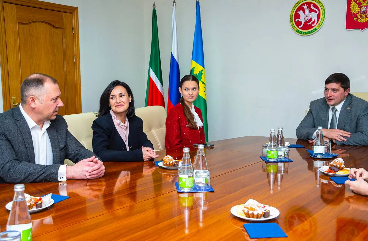 Победа, которой гордится город: мэр встретился с Ариной Кияшко после «Голос.Дети» (6+)