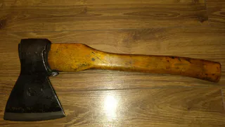 Пензенец угнал машину и ударил бывшую жену топором