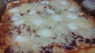 Подруги не верят, что я готовлю пиццу за 10 минут и даже тесто не замешиваю: так вкусно, что даже остыть не успевает