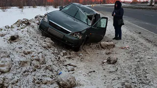 На трассе М5 Урал «Лада Приора» вылетела в кювет