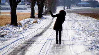 Всего 3 пшика на подошву – и даже в лютый гололед вы твердо стоите на ногах: никаких травм