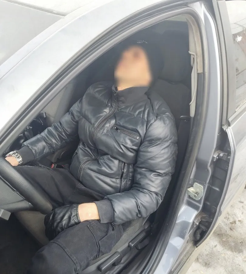 В Магнитогорске мужчина пробрался на территорию автобазы и уснул в одной из машин