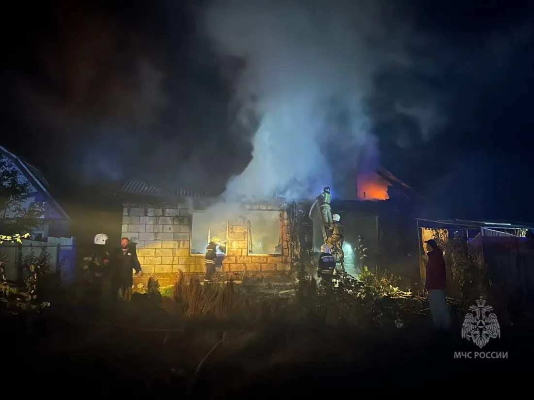 В Пензе на тушение пожара выезжало 25 огнеборцев и 5 единиц техники