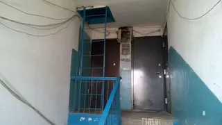 Нижнекамец возмущен висящими гирляндами из проводов