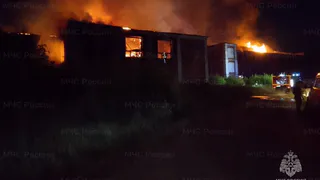 В Собинке ночью загорелось заброшенное здание на Рабочем проспекте