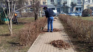 Сотрудники мэрии вручную очистили 6 рязанских улиц
