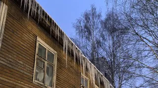 Жители Сыктывкара в ожидании вмешательства властей: сосульки угрожают безопасности