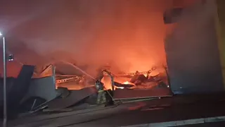 Пожар в “М5 Молл”: загорелся батутный клуб