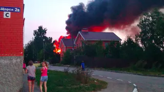 В микрорайоне Южный сгорела недостроенная гостиница