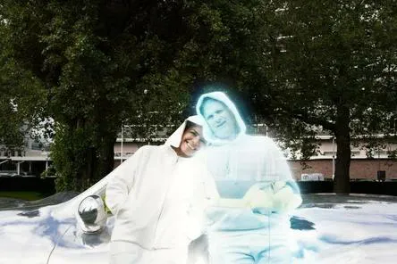 На Западе начали жениться на голограммах