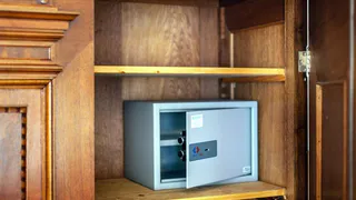 Сыктывкарка выкрала сейф бывшего мужа и за сутки потратила все деньги