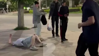 На Театральной площади в Рязани подрались двое мужчин