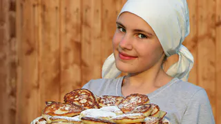 Гости пальчики оближут от такой вкуснятины: легкий рецепт тонких старорусских блинов