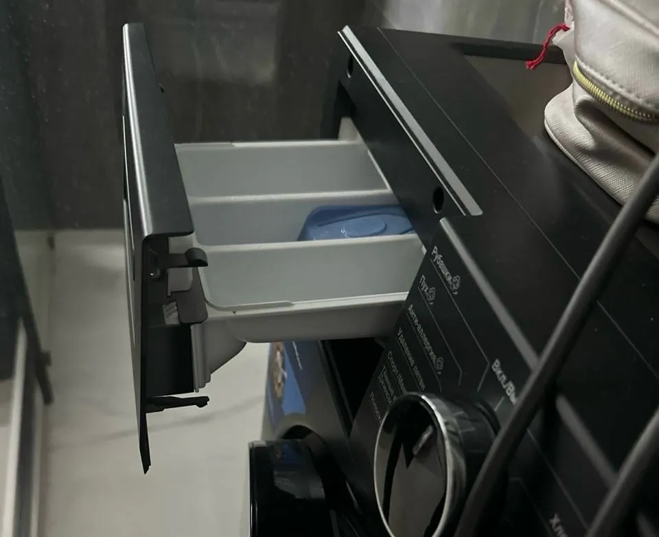 Стакан на стирку и одежда идеально белая: что нужно добавить в стиралку вместе с порошком - полезный лайфхак от прачки