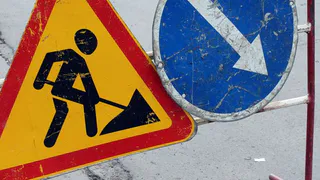 На улице Радищева из-за ремонта водопровода перекрыли движение транспорта