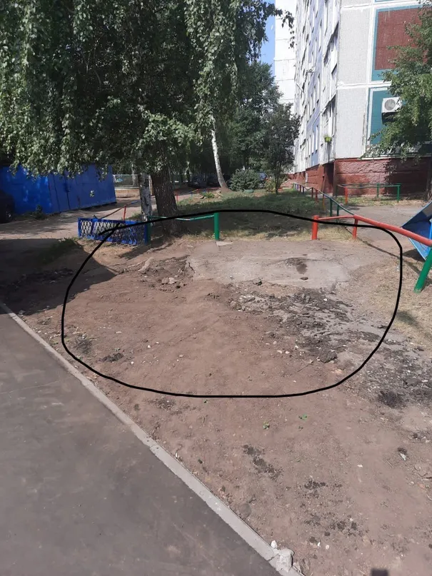 Нижнекамцы просят расширить парковку во дворе