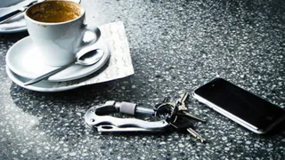 В брянском кафе у посетителя «увели» дорогой мобильник как компенсацию за вымышленное ДТП