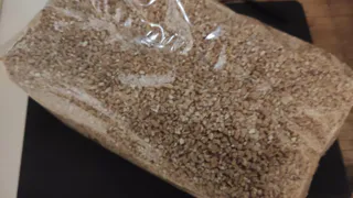 В последнее время дешёвую ячневую крупу покупаю пачками: приспособилась необычно готовить её на сковороде - вкуснее в разы и полезнее