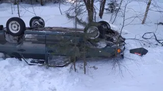 В Рязанской области перевернулась легковушка