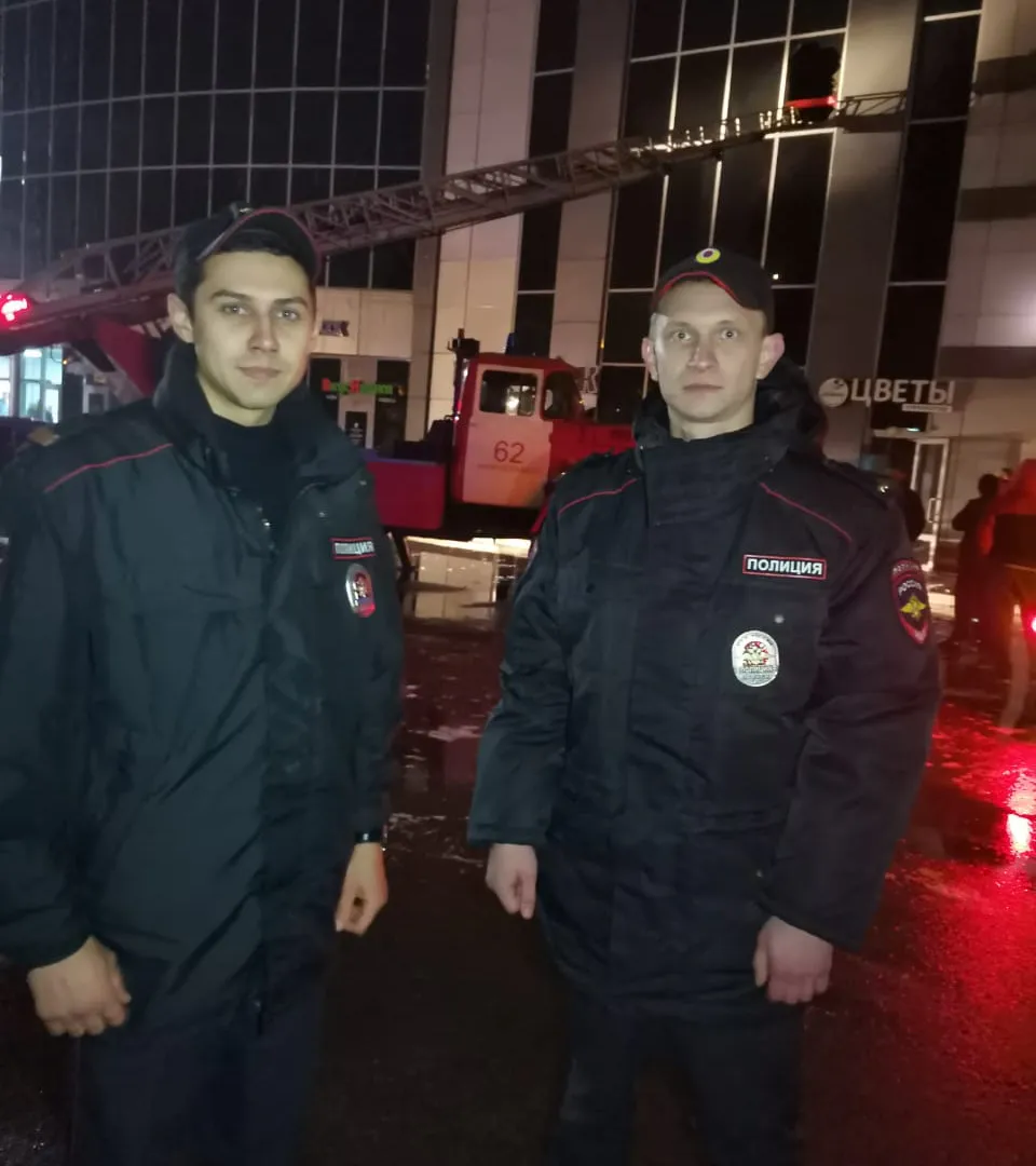 Полицейские из Нижнекамска первыми оказались на месте пожара в ТЦ «Старт»