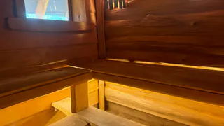 Больше не стелю полотенце на полках, когда зову в гости соседей: банщик предостерег - проблем не оберешься