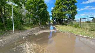 Улица  Кутузова: сотрудники скорой помощи не могут проехать к домам и просят людей выйти к остановке