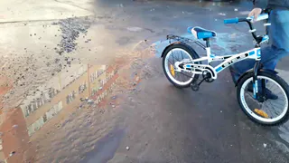 Народный контроль: неподалеку от Ледового дворца прорвало канализацию