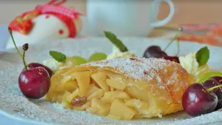 Штрудель с вишней в магазине «Красное‑Белое» оказался не таким, как представляла. Делюсь честным обзором