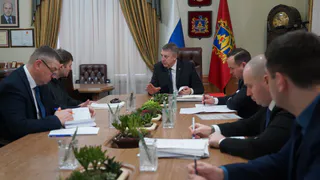 Александр Богомаз встретился с жителем города, обратившимся с проблемой в прямом эфире