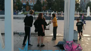 Пара подростков упала с оборвавшихся качелей в центре Пензы