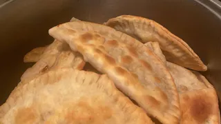 Хруст будет слышен соседям. Секрет сочнейших чебуреков за 15 минут - дело в одной специи