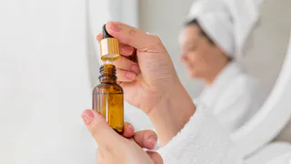 «Не узнаю себя в зеркале»: это масло стирает возраст: простая капля против сложных морщин