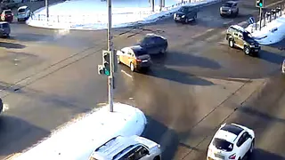 На Московском шоссе водитель Lada Vesta устроил ДТП