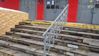 Жители Рязани пожаловались на опасную лестницу возле школы №16