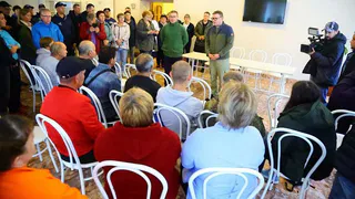 Люди, пострадавшие в результате разрушения дамбы, будут получать компенсации