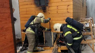 На строительном рынке у мясокомбината в Брянске сгорели бани